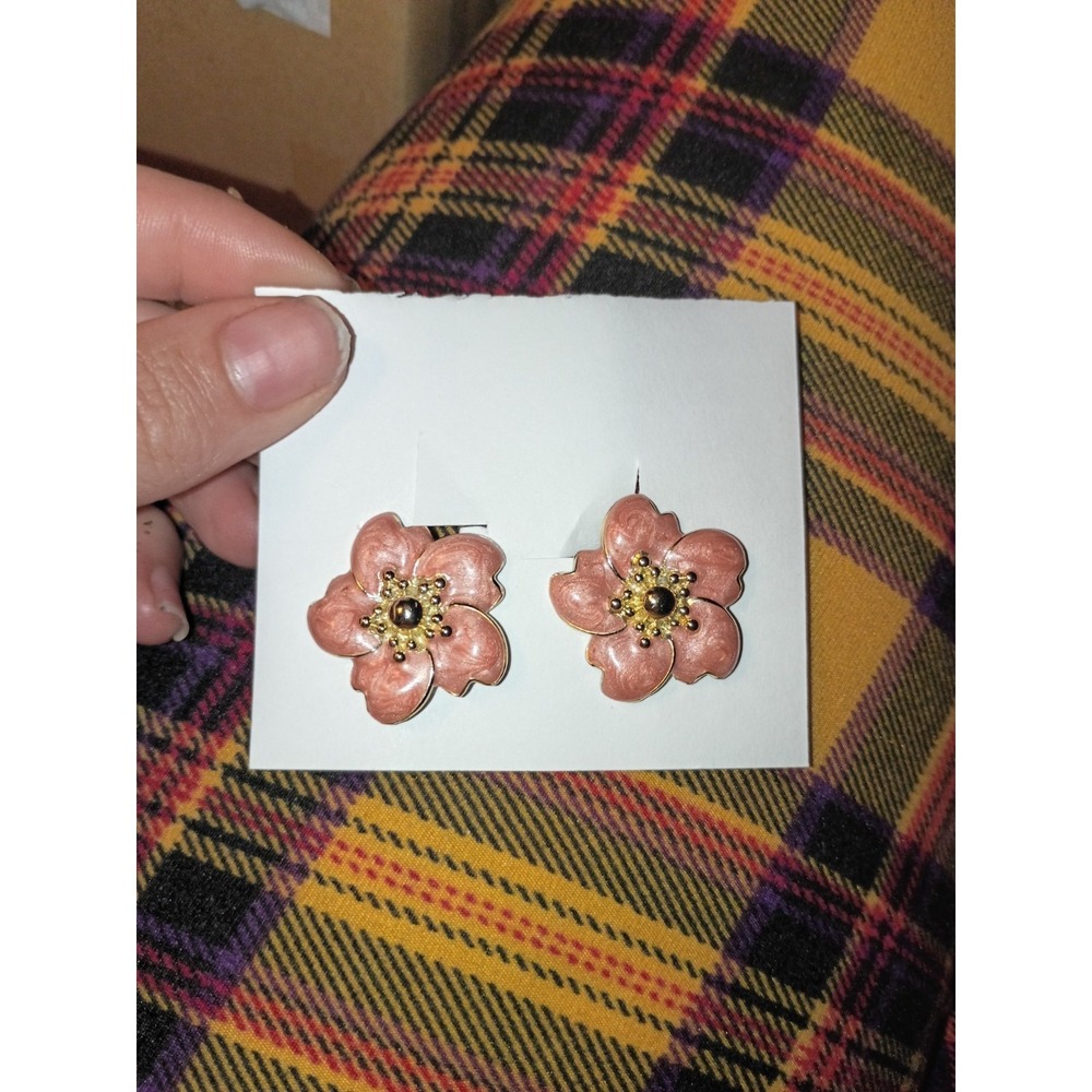 Dusty Pink Swirl Flower Enamel Gold Tone Clip On Earrings Vintage